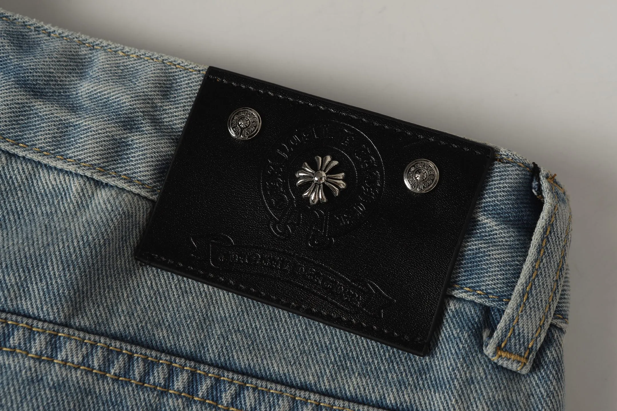 P300 cross-border quantity model, please do not place an order if you are pursuing quality - Chrome Hearts/Chrome Heart Cross✝️Applied leather embroidered washed jeans trousers casual pants flared pants -High weight, high density and high quality. The wool is soft, delicate and skin-friendly. It feels soft and silky. It has excellent warmth and skin-friendly properties. -Size: 28 30 32 34 36